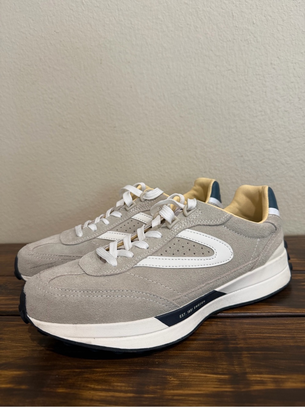 Tretorn Katie Retro Sneakers Women’s 9 Gray Suede Leather Athletic Shoes